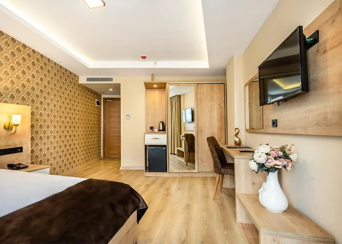 Emin Palace Hotell 3*